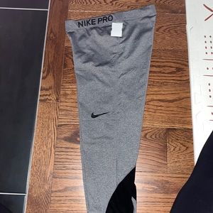Nike Pro Womens Leggings Size Medium Grey Black Cropped Capri Dri Fit pristine